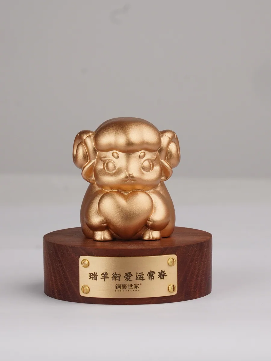 瑞羊衔爱运常春 · 整体