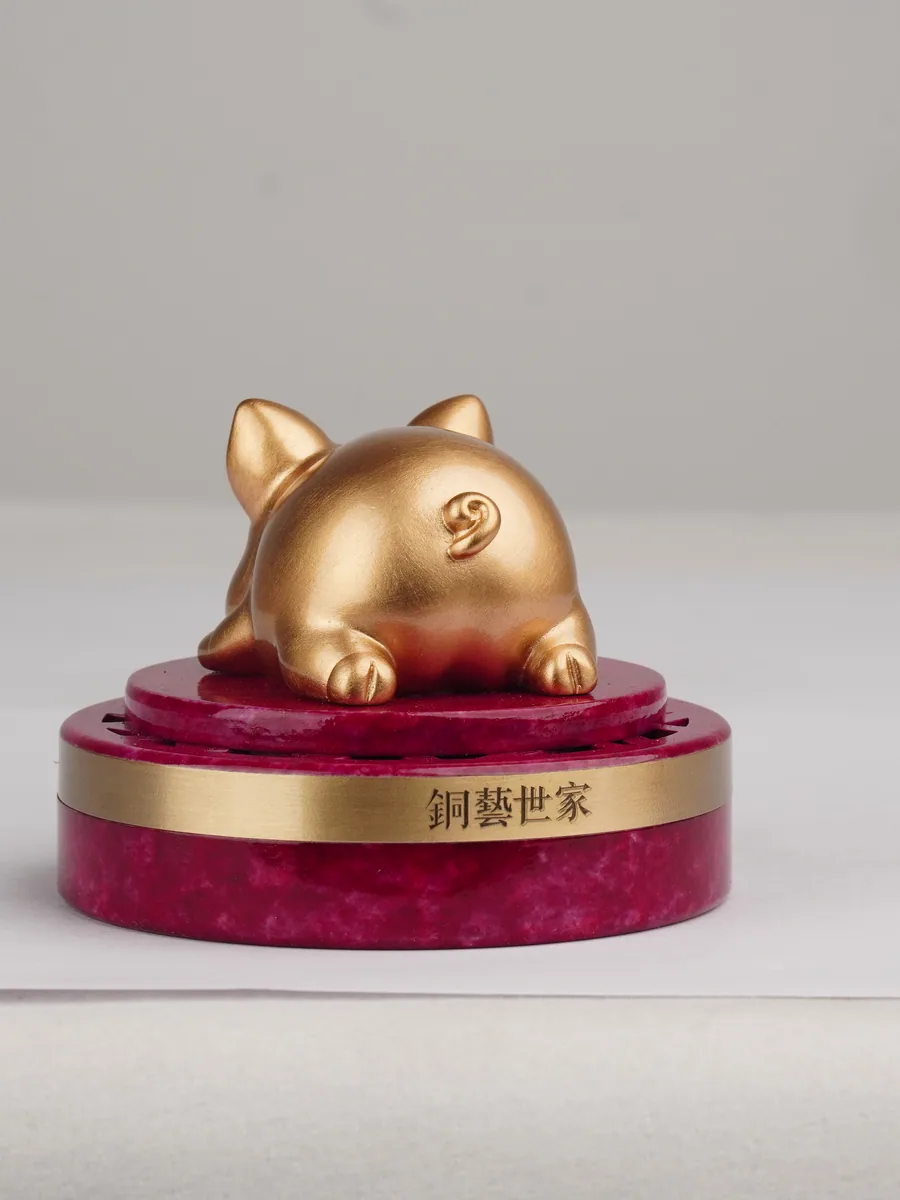金猪纳福岁常丰 · 另一角度