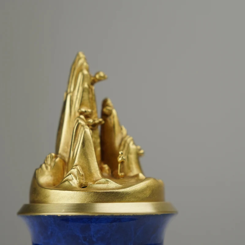 金色人物山水造型作品