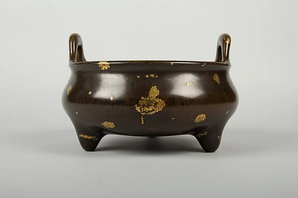 外部参考占位：大都会博物馆藏铜合金香炉，非铜艺世家作品